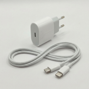 Зарядний пристрій 35W USB-C у комплекті з білим кабелем Type-C to Type-C.