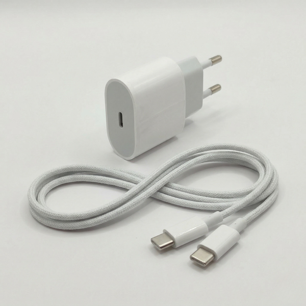 Зарядний пристрій 35W USB-C у комплекті з білим кабелем Type-C to Type-C.