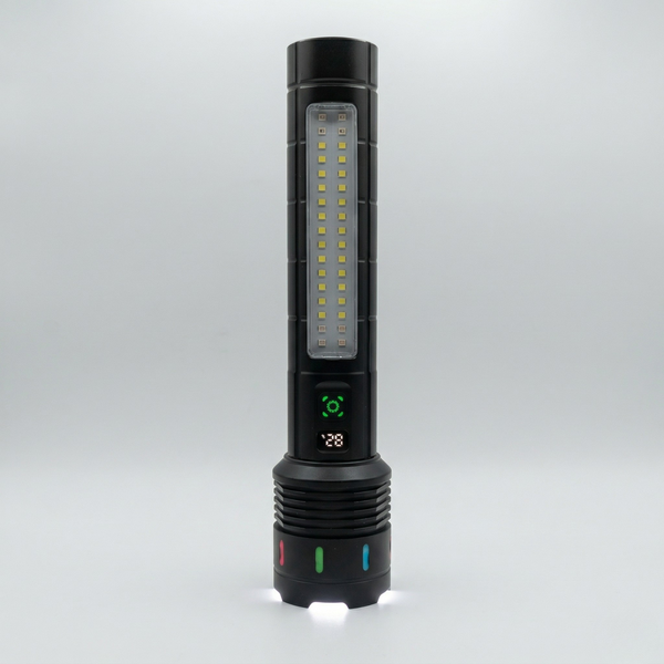Вертикальний вигляд ліхтаря High Power Super Bright з працюючим LED-екраном, що показує рівень заряду акумулятора у відсотках.