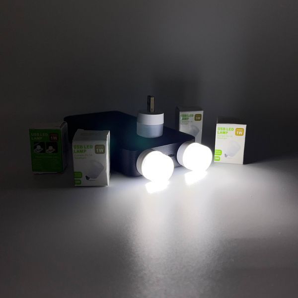 USB LED-лампа 1W &mdash; демонстрація світіння в темряві